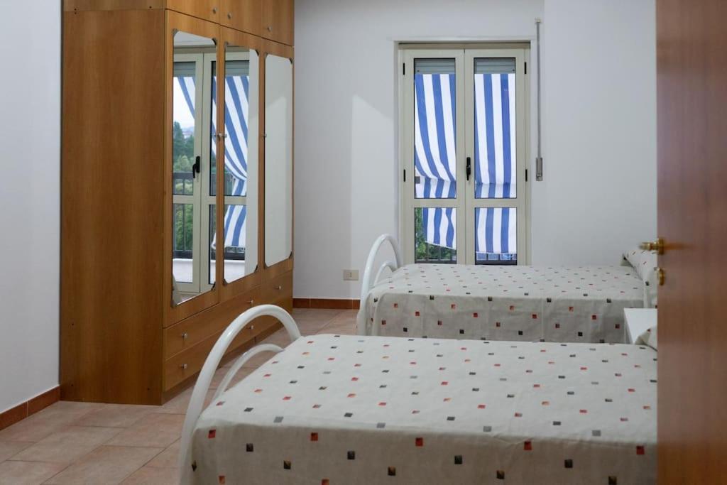 Comodo Appartamento A Crotone Exterior photo